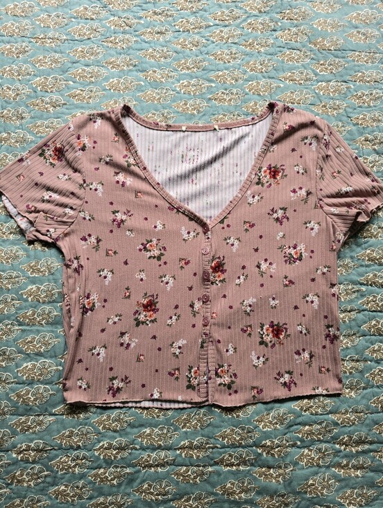 Tops - Cropped Floral Ribbed V-Neck Button Top Women's Fits Size Small